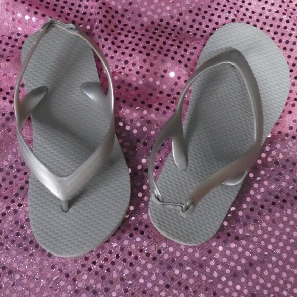Unisex Grey Flip-Flops For Kids | Size 11 - Picture 2 of 12